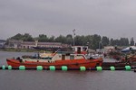 rurociag transportu hydraulicznego na tle barki skrecony kryzami tulejami kolnierzowymi i kolnierzami luznymi d 500 mm SDR 17 PE 100